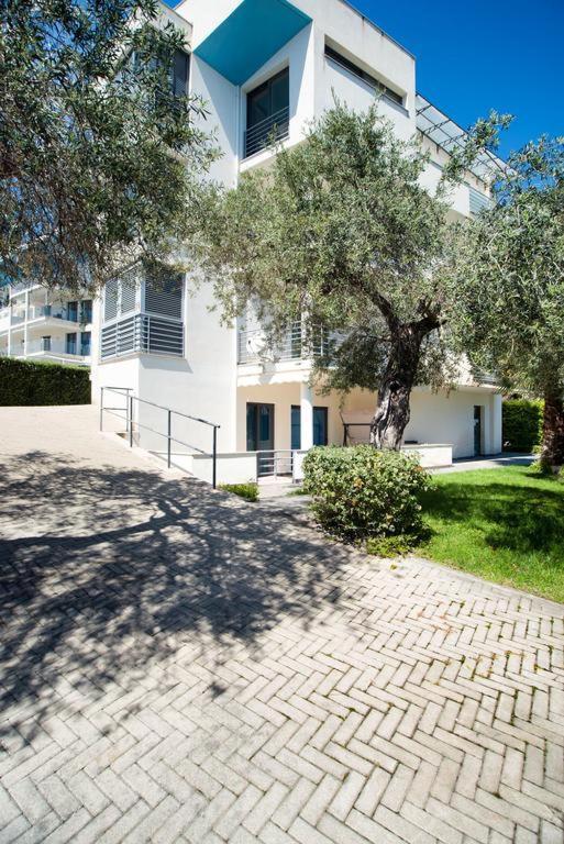 Vela Bianca Premium Apartment Letojanni Exterior foto